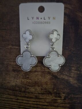LYN•LYN White Mother-of-Pearl Clover Drop Earrings